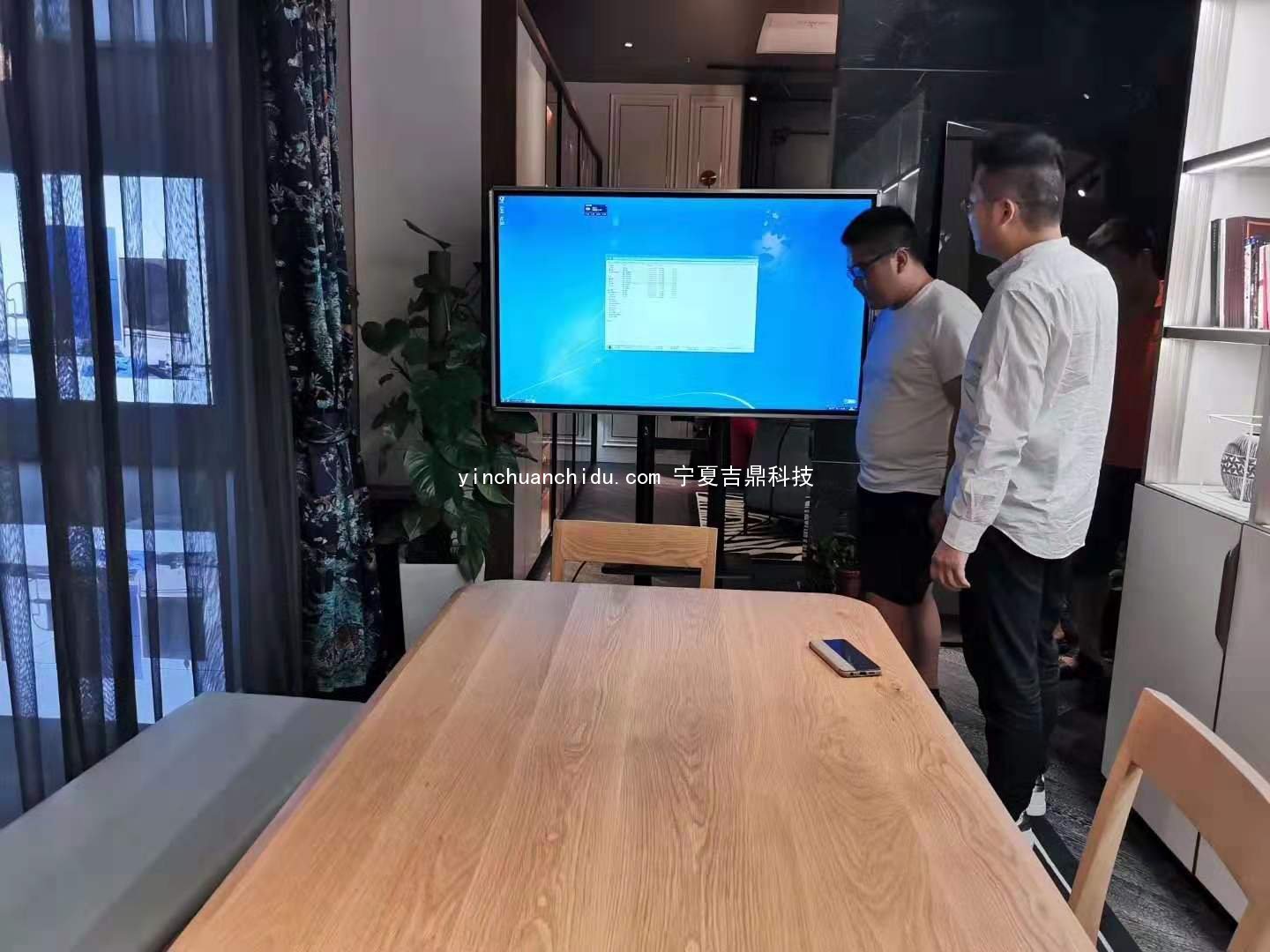 银川触摸一体机